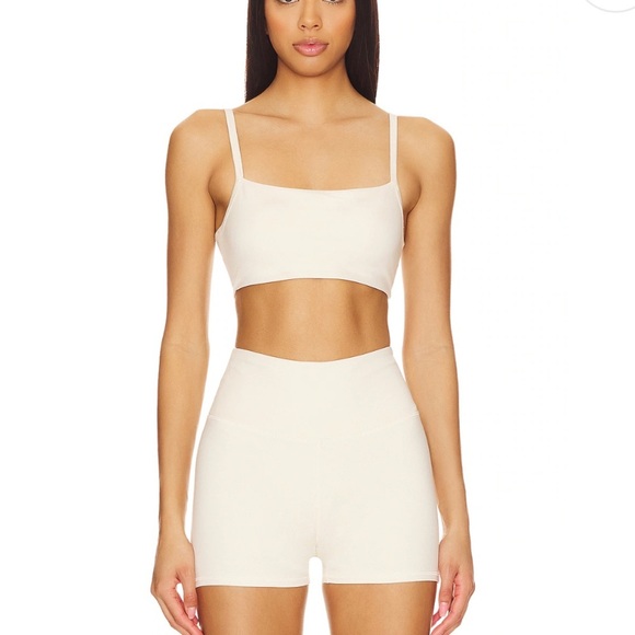 FlowWell Saylor Sports Bra in Bone White
WellBeing + BeingWell size XS - Picture 1 of 9